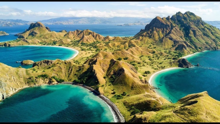 Rekomendasi 10 Destinasi Wisata Favorit Indonesia