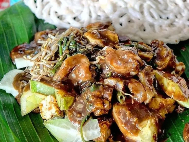 Warung Rujak Legendaris di Alas Malang: Evaluasi Kuliner