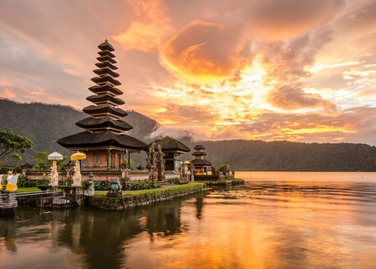 5 Kota di Indonesia ini Cocok untuk Wisata Para Backpacker