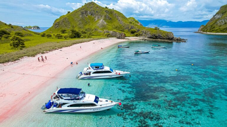 5 Wisata Indonesia yang lagi hits di Tahun 2025
