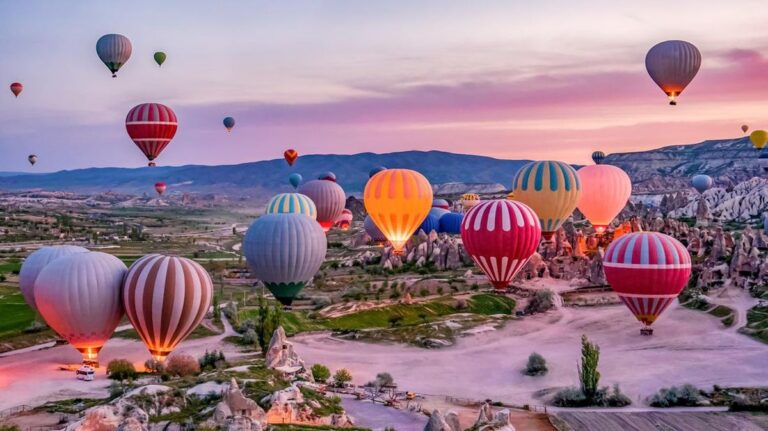 5 Rekomendasi Tempat Wisata Paling Unik di Dunia yang Wajib Dikunjungi