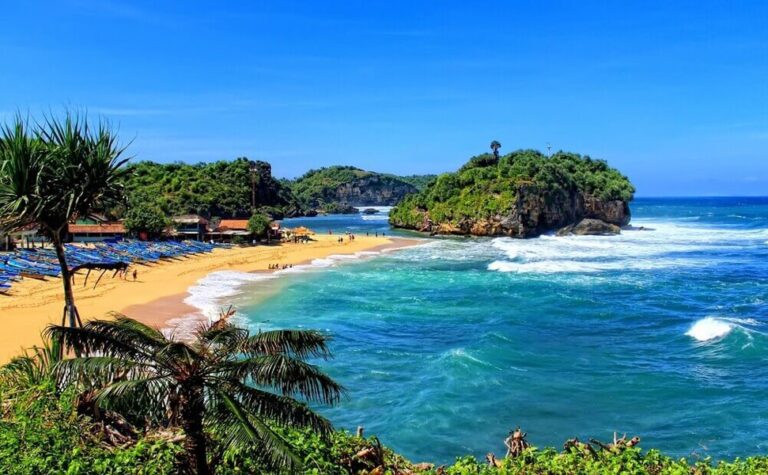 5 Tempat Wisata Alam Pantai dengan Pemandangan Terindah di Wonogiri