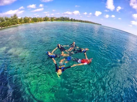3 Rekomendasi Wisata di Karimunjawa Yang Menawarkan keindahan Alam Tropis
