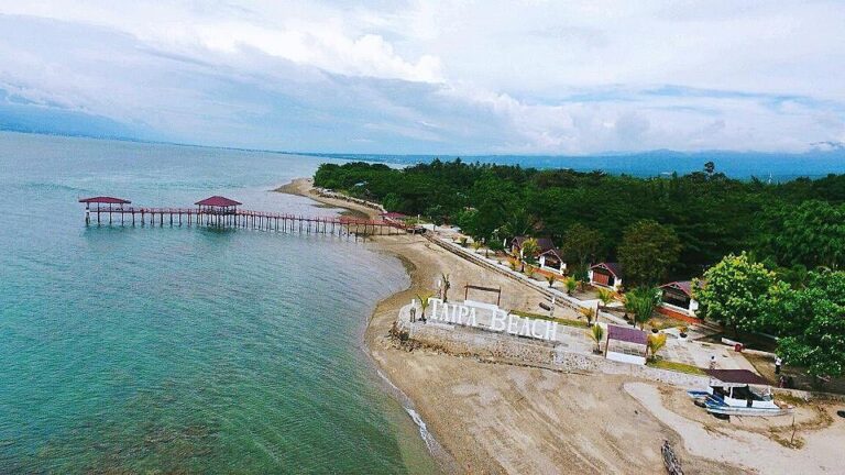 Wisata Pantai Taipa di Sulawesi Tenggara yang Menyimpan Keindahan dan Keheningan