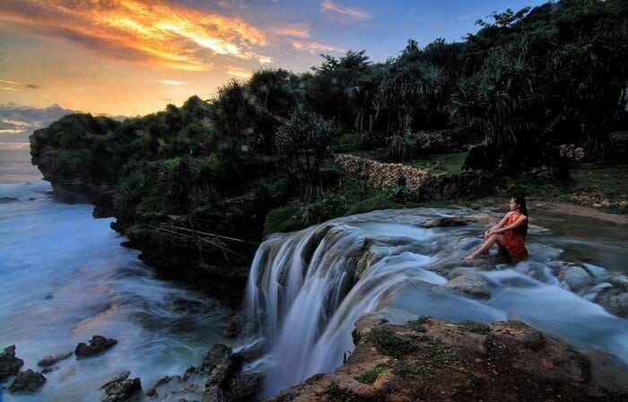 Wisata di Selatan Yogyakarta Pantai Jogan dan Air Terjun dan Laut Kembali Bersatu