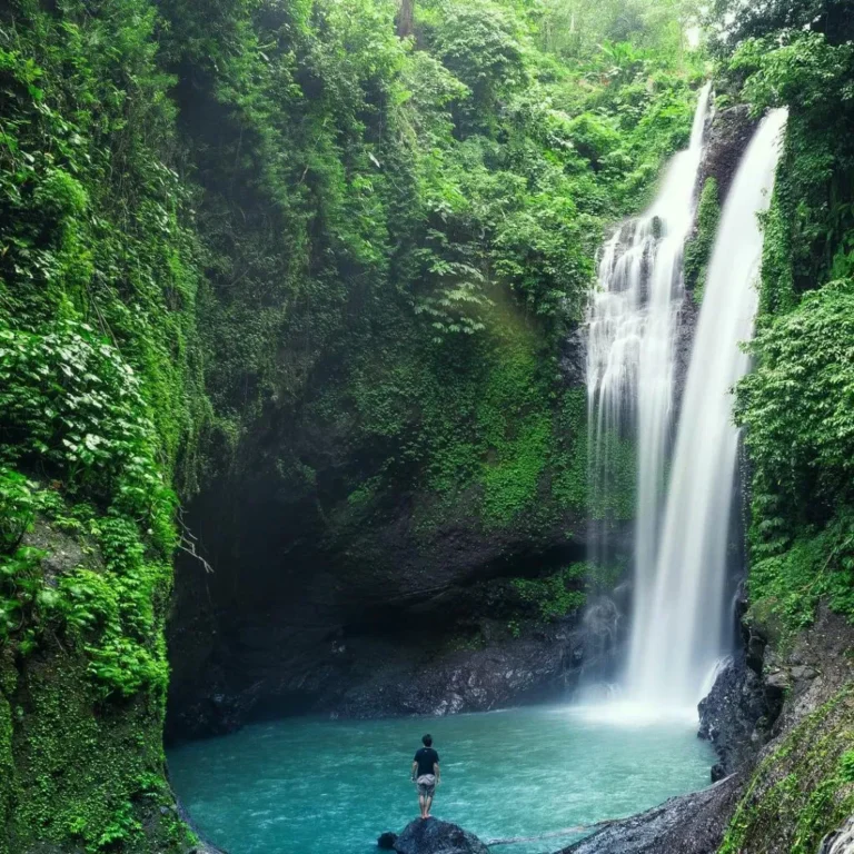 Wisata Air Terjun di Aling-Aling Dua Aliran di Tengah Keajaiban Tropis