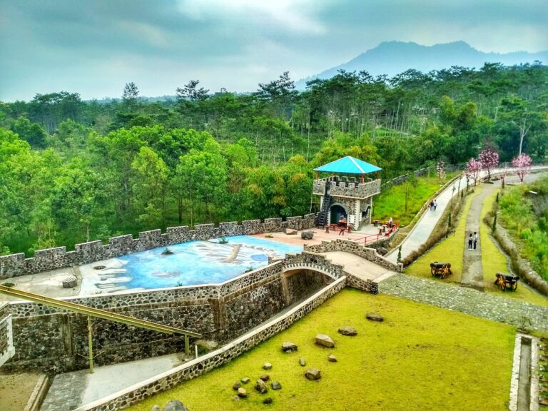 Serunya Wisata ke The Lost World Castle di Yogyakarta