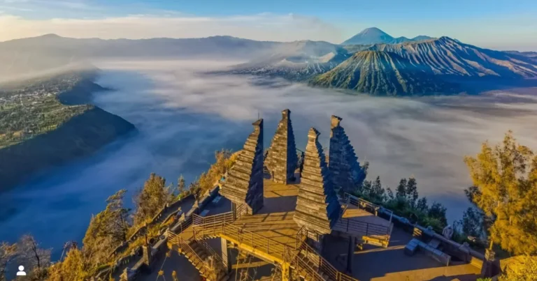 4 Gunung Berapi Terbaik di Indonesia, yang Jadi Destinasi Para Pendaki di Dunia
