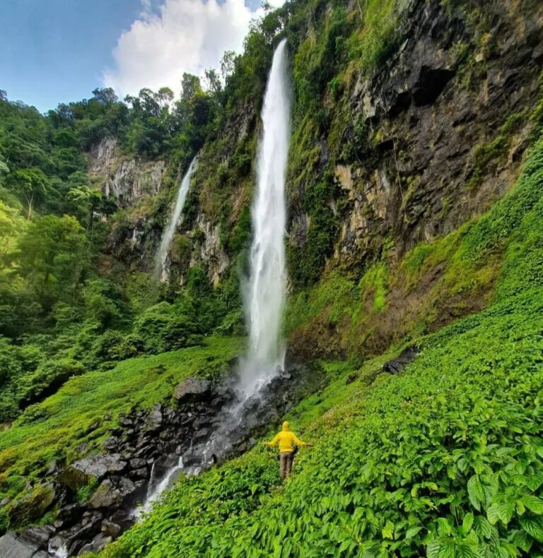 Petualangan Menuju Air Terjun Curug Cileat Tertinggi di Subang