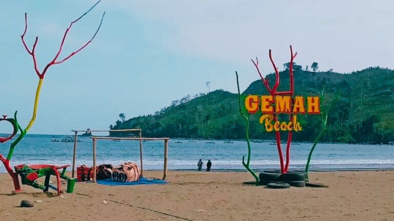 3 Wisata Pantai Tulungagung Dengan Atmosfer Asyik Untuk Jadi Destinasi Wisata