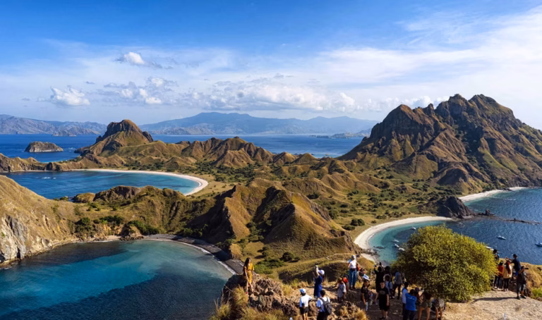 5 Tempat Wisata Paling Hits di Indonesia yang Wajib Kamu Kunjungi