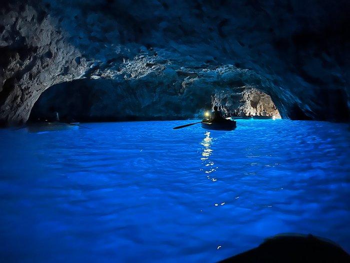 3 Gua Bawah Laut Terindah di Dunia yang Menjadi Destinasi Wisata Populer Para Petualang