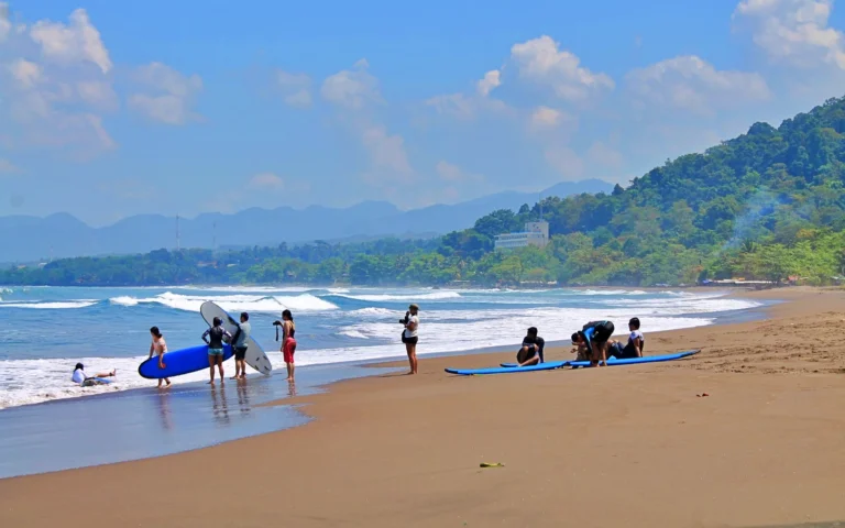 5 Pantai Indah di Sukabumi yang Wajib Dikunjungi, Pesona Laut Selatan yang Bikin Terpesona