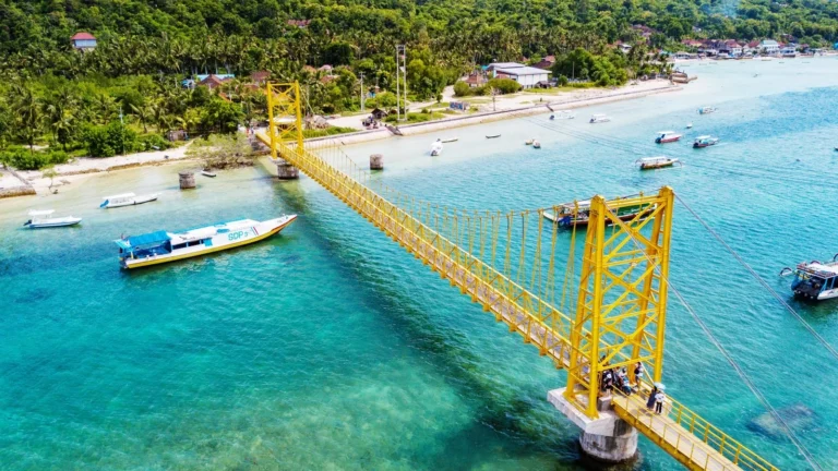 Panduan Wisata Lengkap ke Nusa Ceningan Surga Tersembunyi Bali dengan Pesona Laut yang Memukau